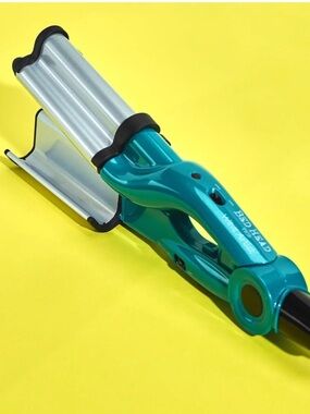BedHead Teal Triple Barrel Wave Artist Crimper